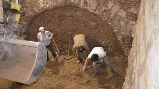 Excavacions arqueològiques descobreixen un carrer medieval a Castelló d'Empúries