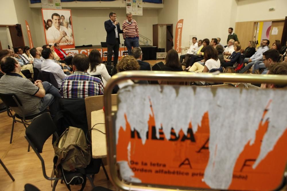 Ignacio Prendes y Francisco Sosa Wagner en el cierre de campaña de Ciudadanos en Asturias