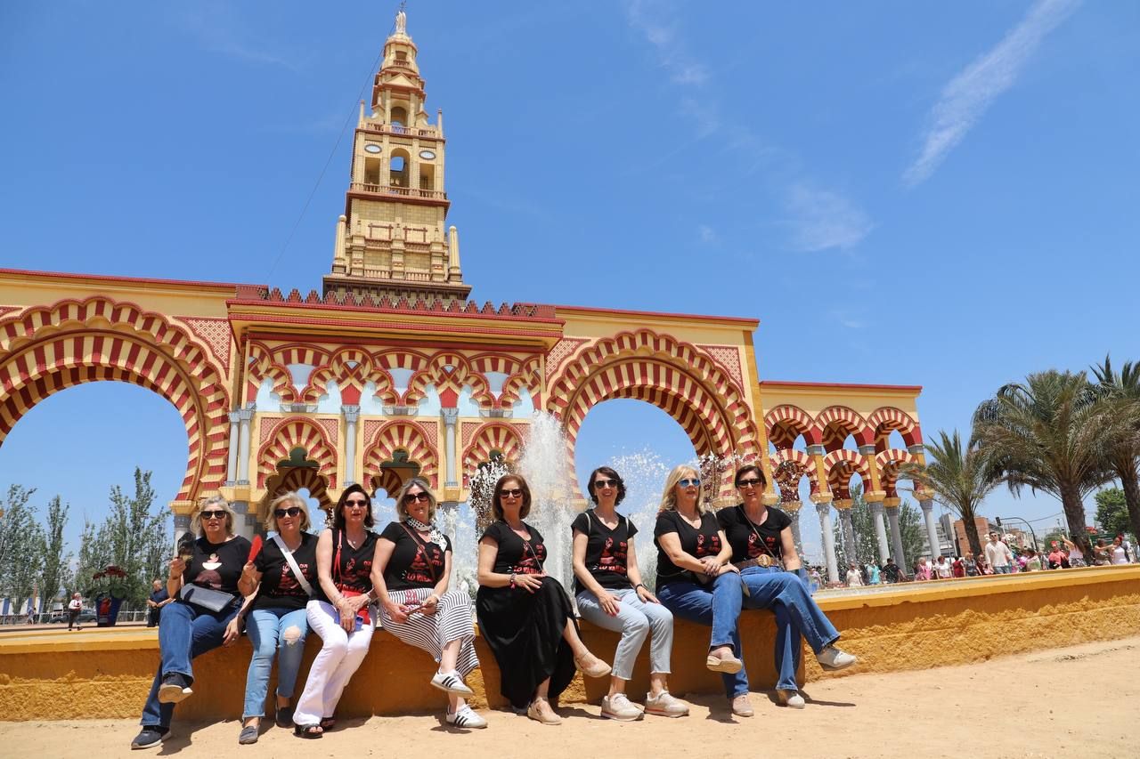Amigos y familiares en el martes de Feria