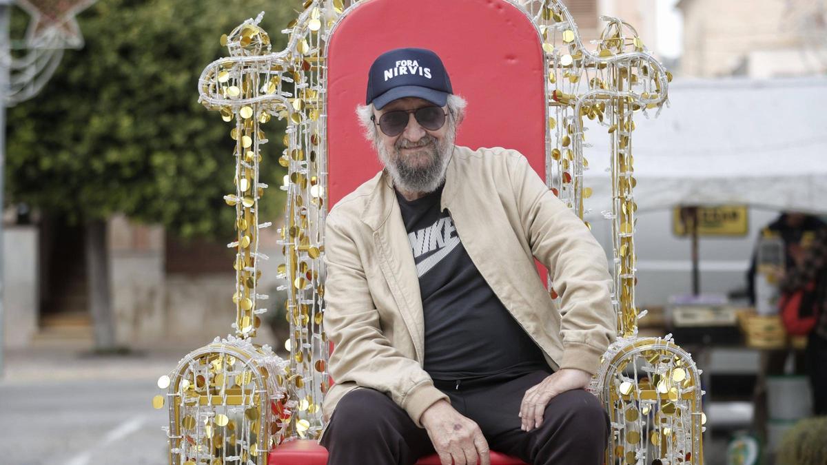 Tomeu Penya, ayer en el trono de Papá Noel que han colocado en la plaza que lleva su nombre en Vilafranca