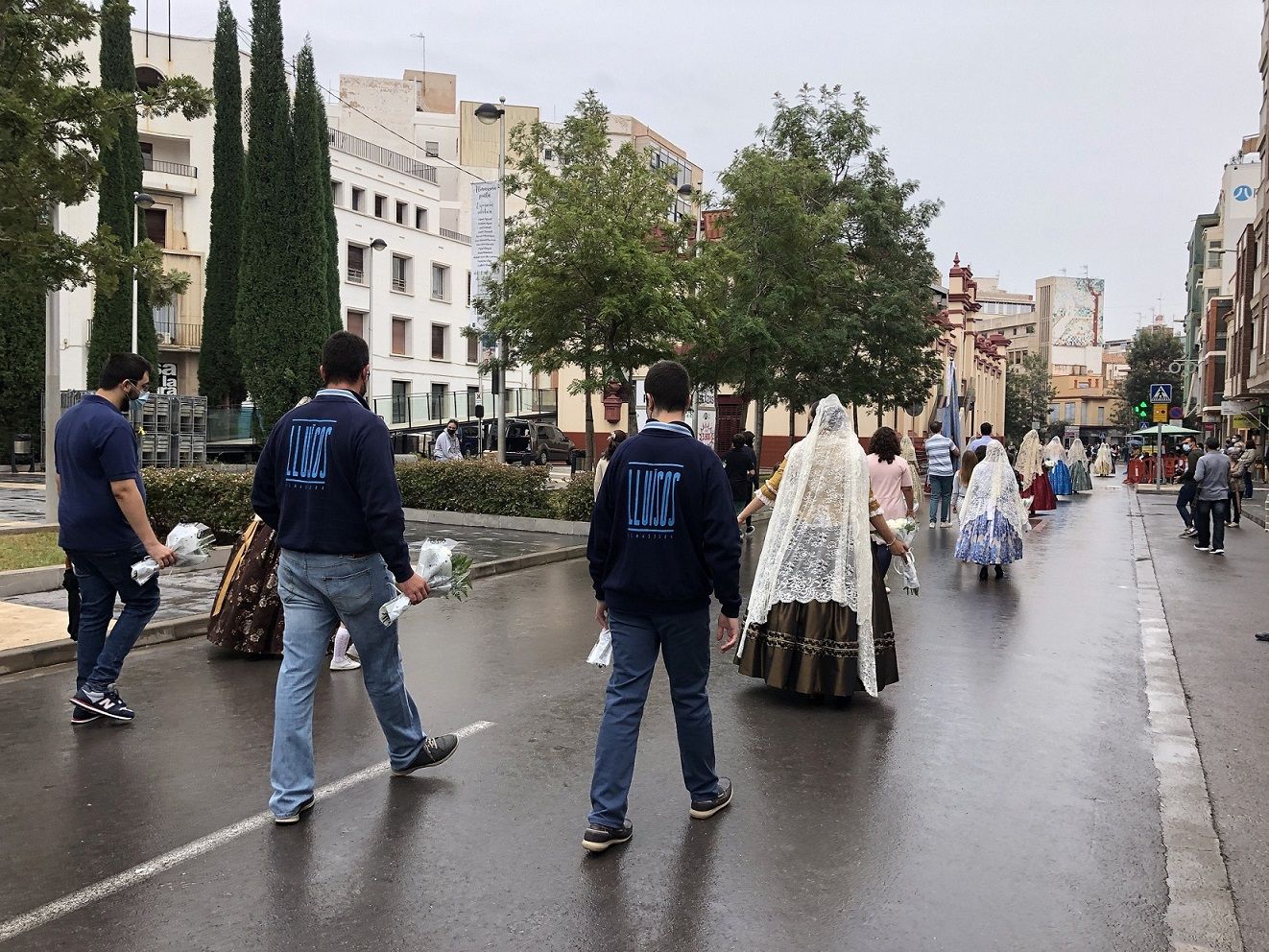 Vive en imágenes la ofrenda de flores a la Mare de Déu del Roser en Almassora