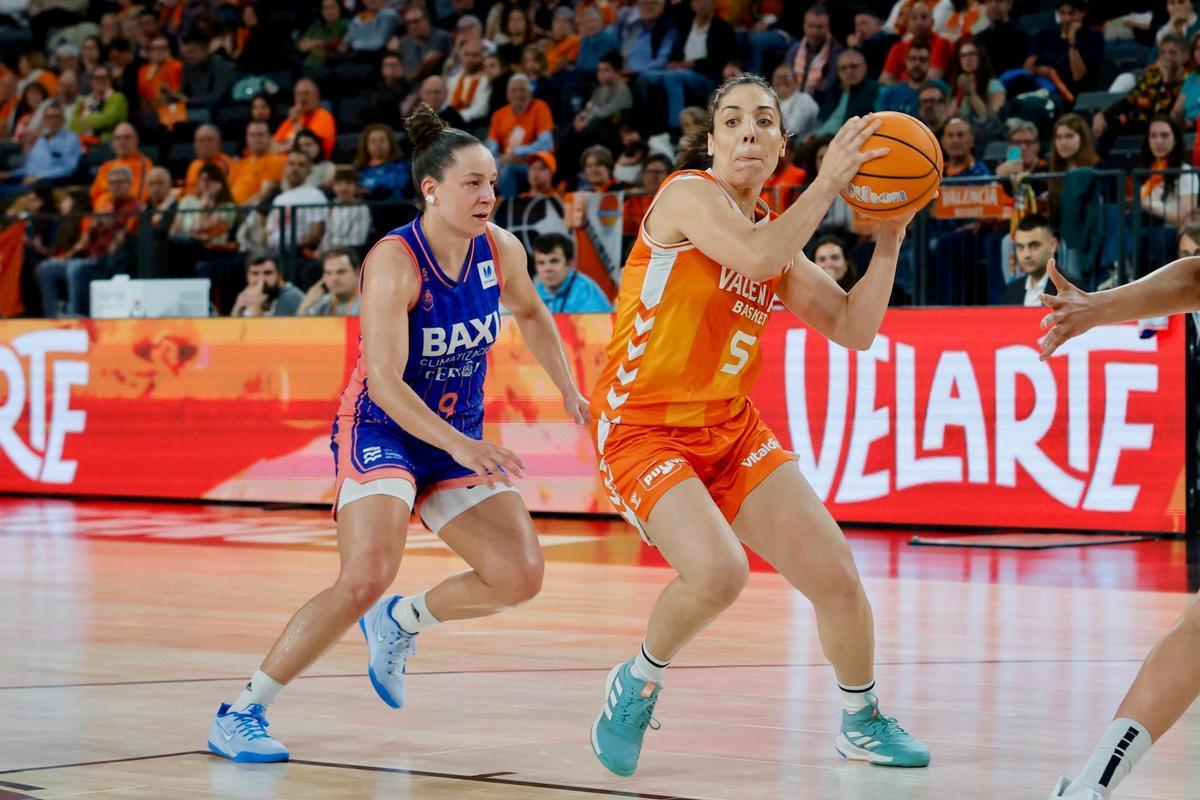 El Valencia Basket - Baxi de Ferrol de la LF Endesa, en imágenes