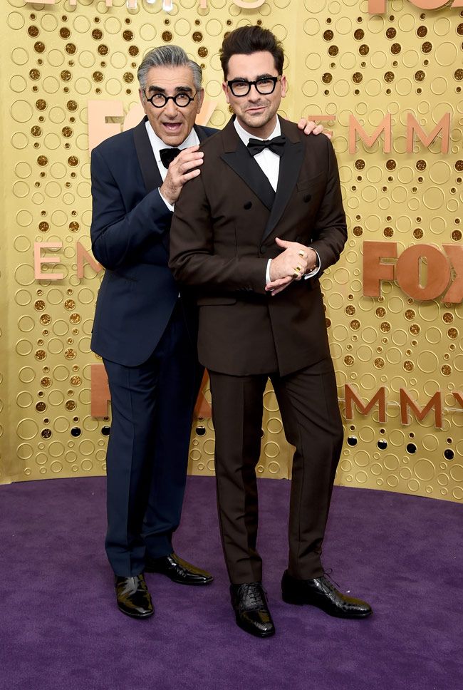 Eugene Levy y Dan Levy en los Premios Emmy 2019