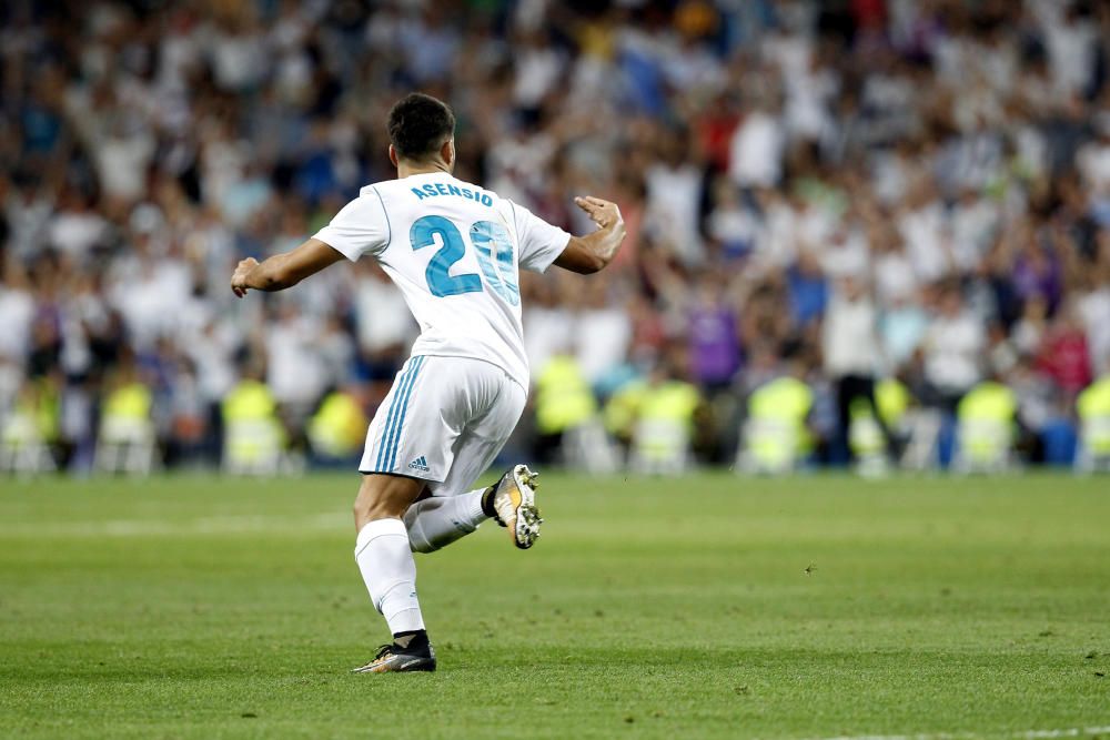 Instantes del partido disputado ayer entre el Valencia CF y el Real Madrid.