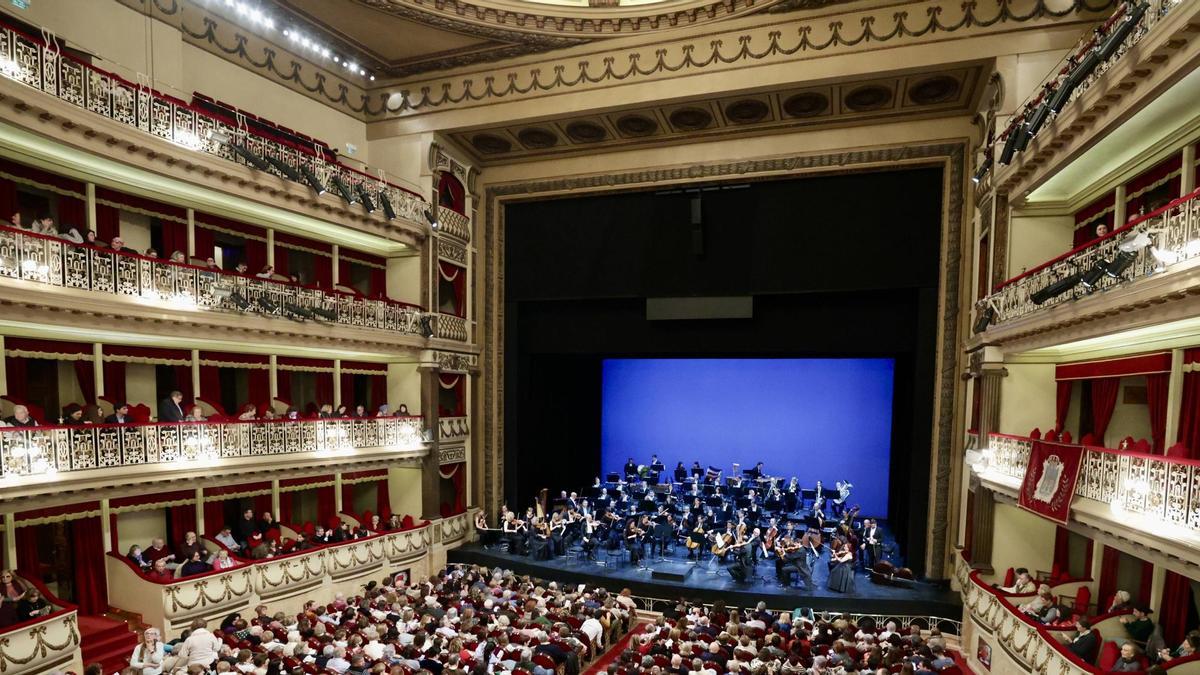 Uno de los conciertos de Año Nuevo celebrado en el teatro Campoamor.