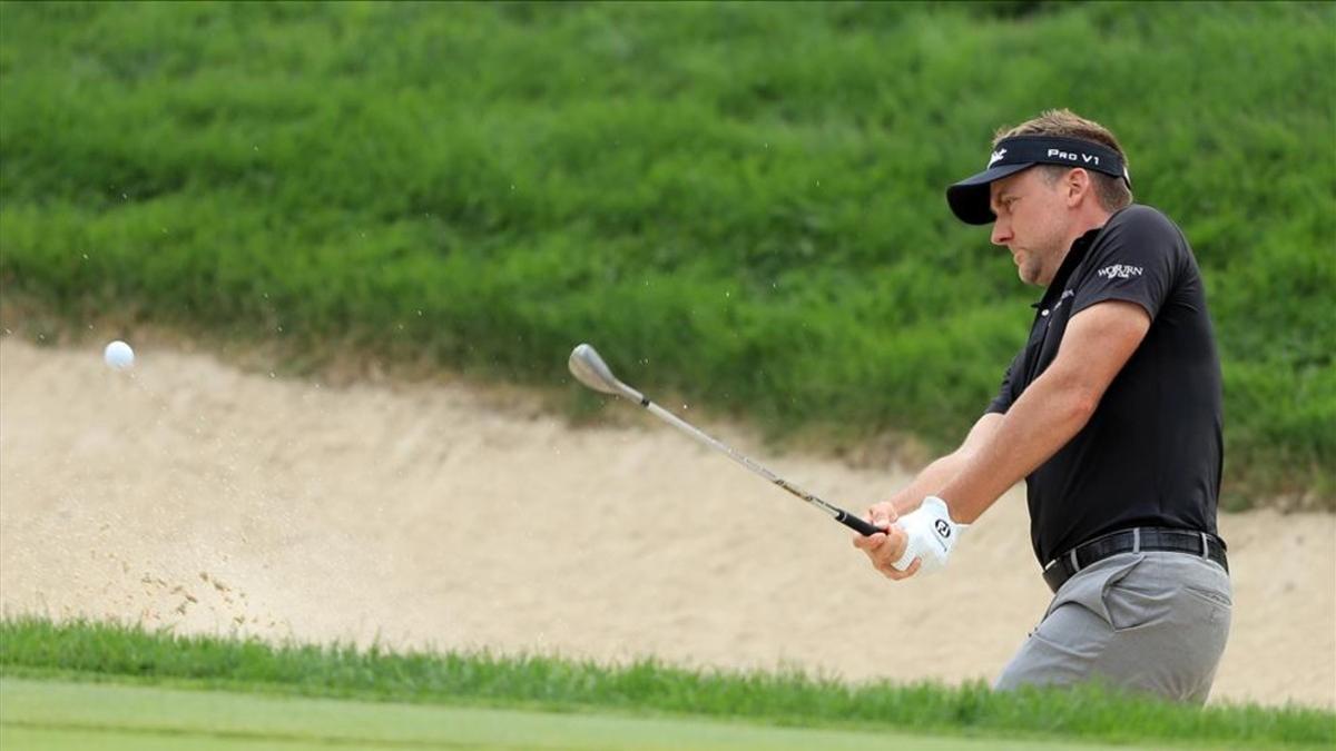 Poulter, lider en solitario en Akron tras una gran primera jornada