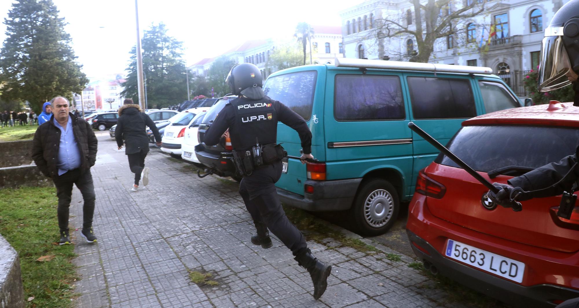 Carga policial en la protesta de bateeiros en Santiago