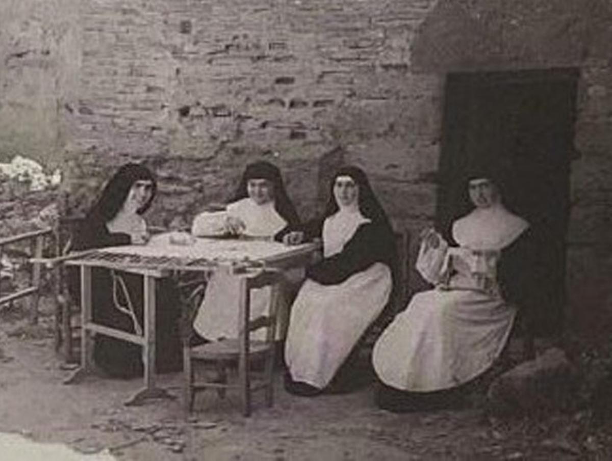 El último suspiro del convento de Villalobos, que cierra sus puertas. Fotografía histórica