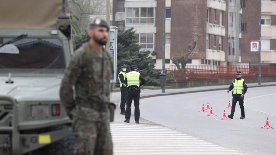 La Policía Local de Avilés multa 27 personas por salir de casa sin motivo