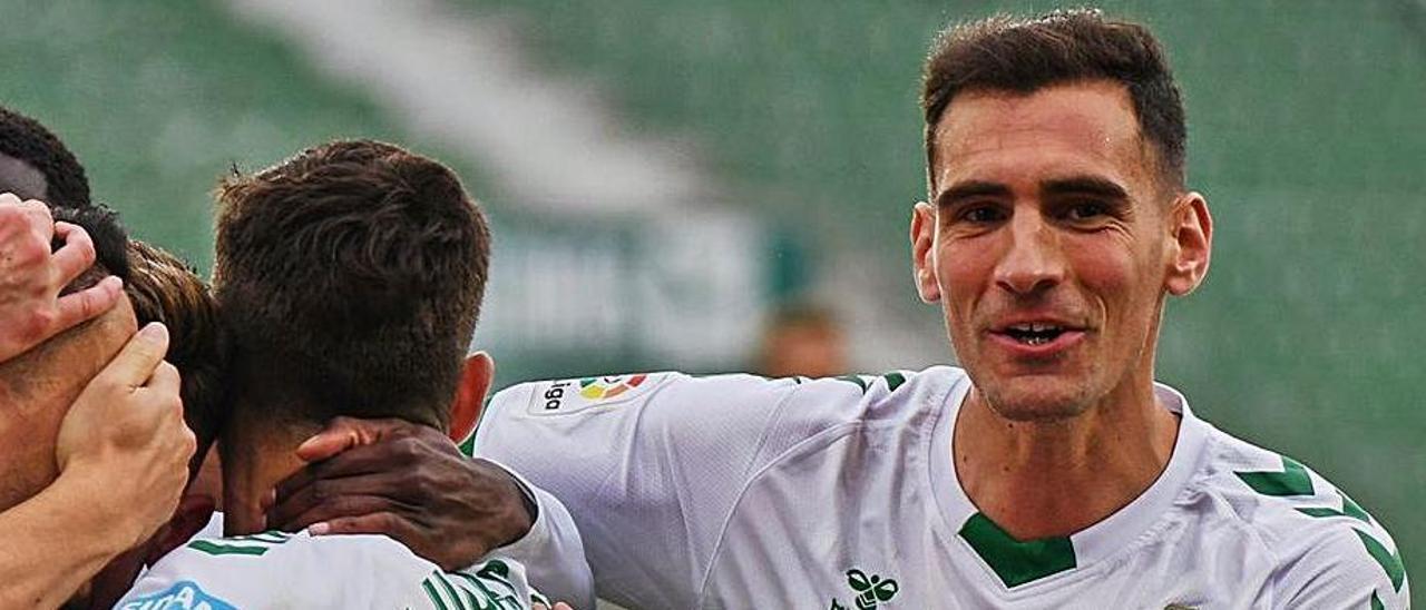 Dani Calvo celebra un gol del Elche. | SONIA ARCOS / ECF