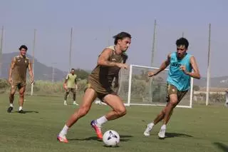 El Córdoba CF se dosifica para su primera semana de Liga: mimos para Álex Martín, Medina y Carracedo