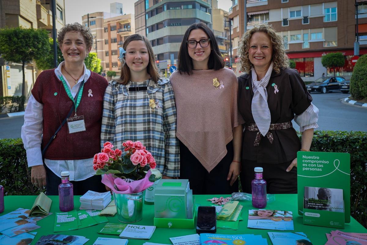 La alcaldesa, Amparo Folgado, con las máximas representantes de las Fallas.