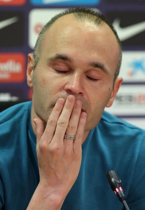 Iniesta, durante su rueda de prensa de despedida