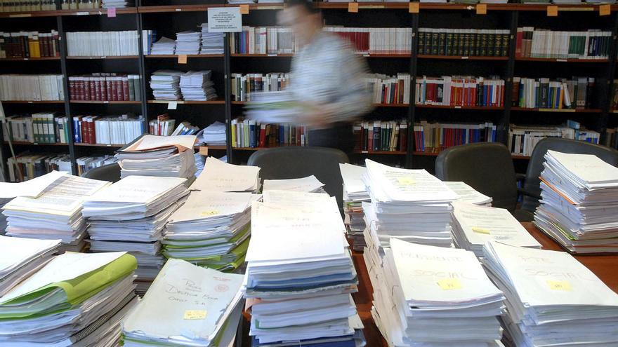 Tomos de asuntos judiciales, en unas oficinas de los juzgados.