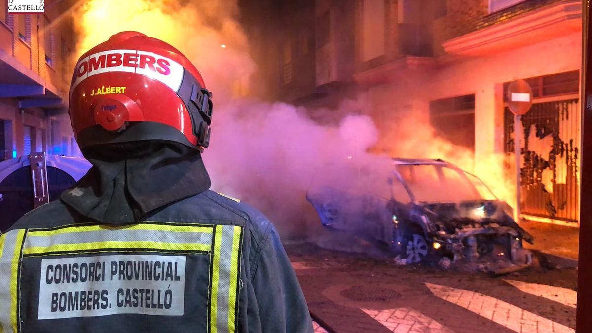 Incendio de un vehículo en Vila-real.