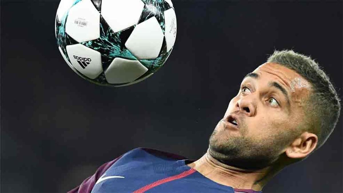 Dani Alves fichó por el PSG