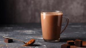Chocolate a la taza casero: no engorda y se prepara en cinco minutos