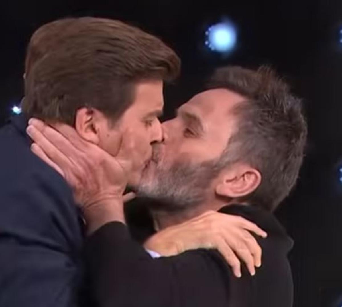 El beso entre Marc Giró y Fernando Tejero en Late Xou