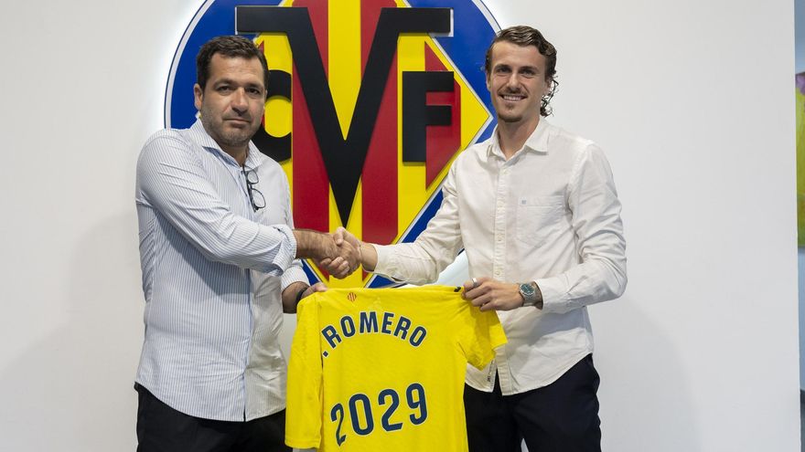 Carlos Romero renueva por el Villarreal y se marcha cedido al Espanyol.