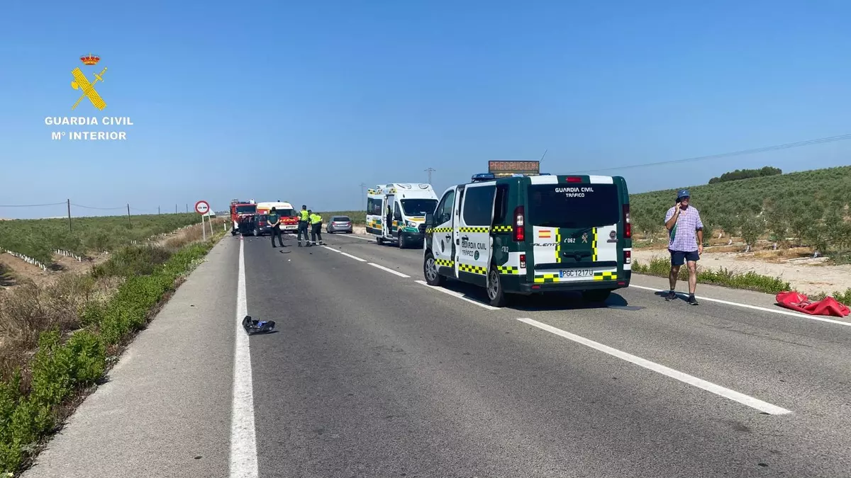 Un alumno de la Guardia Civil en prácticas salva la vida a una mujer en un accidente en Lebrija