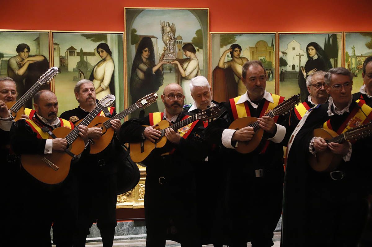 Los tunos realizan un homenaje a Julio Romero de Torres en el museo del pintor