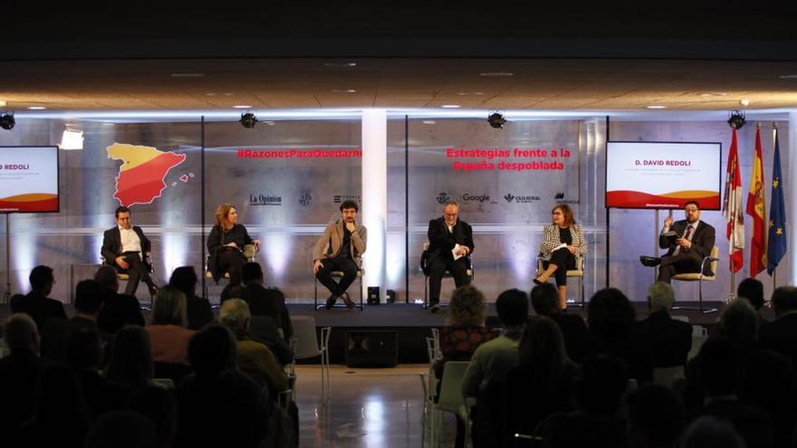 Participantes del debate &#039;La España despoblada. Comunicar en positivo&#039; del congreso sobre despoblación en Zamora.