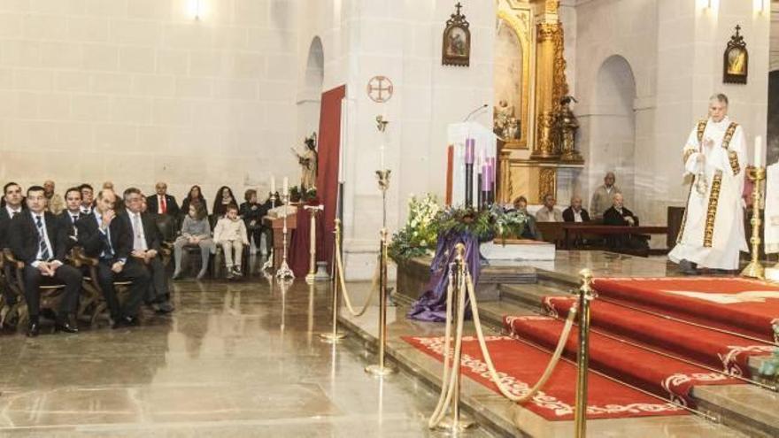 Misa en honor a San Nicolás en la concatedral, con las autoridades en primera bancada.