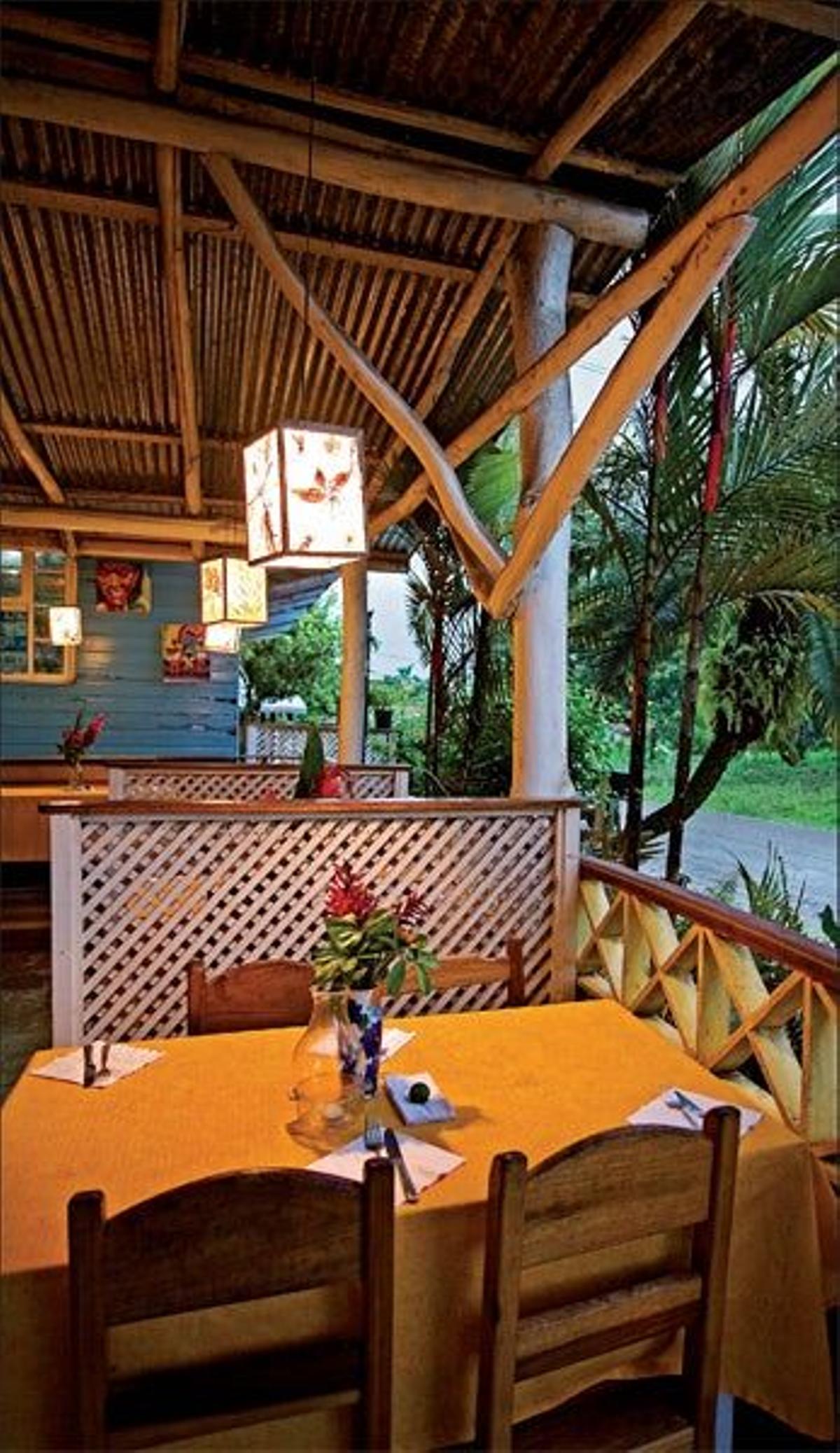 Playas y naturaleza. El litoral "tico" anda sobrado de playas en las que sacarle el máximo part