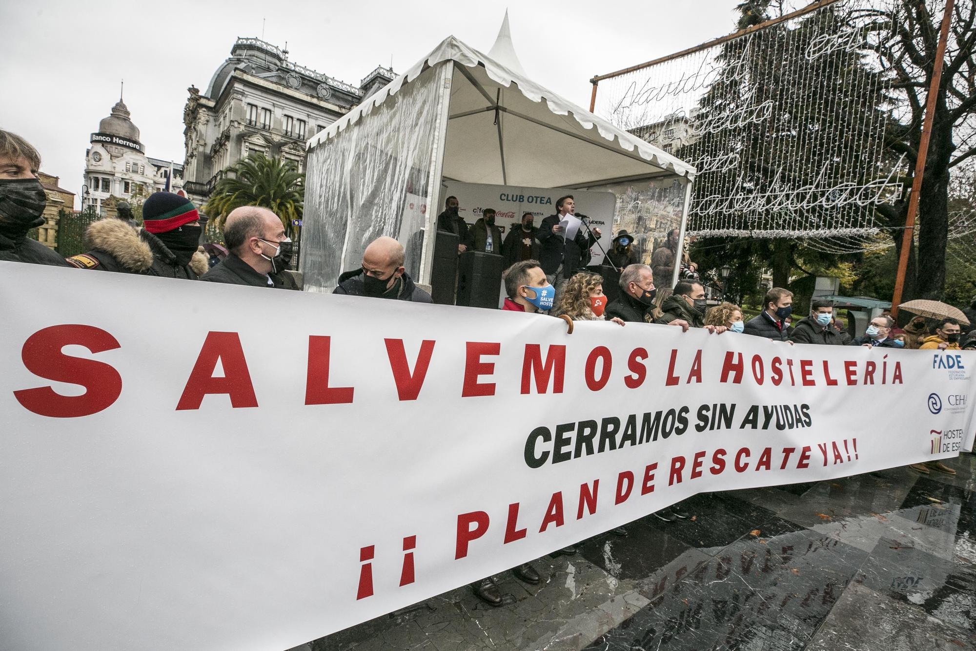 La hostelería toma las calles y exige "no perder las cenas de diciembre"