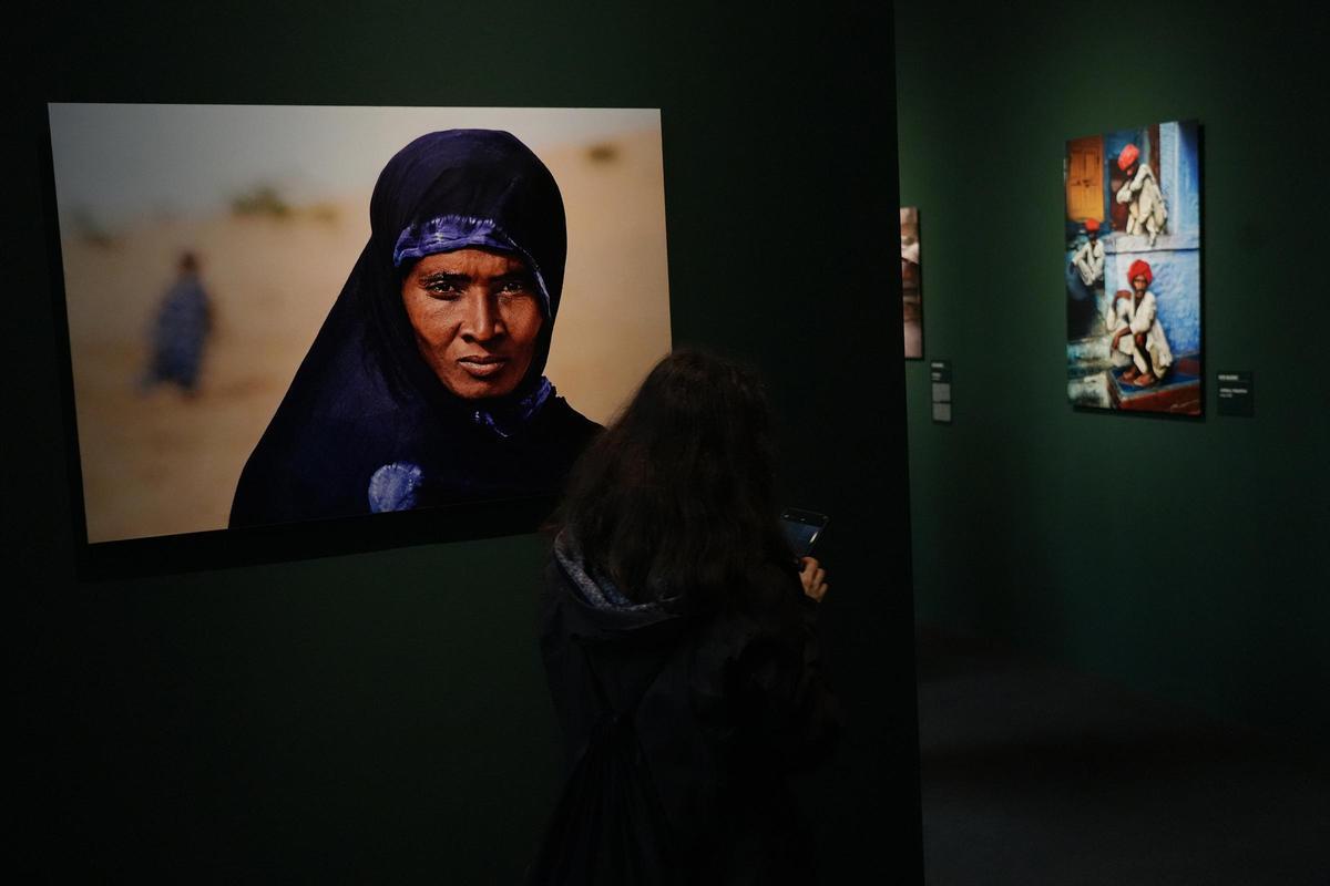Exposición del fotógrafo Steve McCurry en el Palau Martorell de Barcelona
