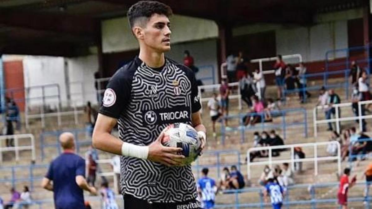 Mario de Luis durante un entrenamiento con el Real Avilés
