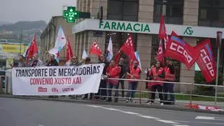 El transporte de A Coruña amenaza con una huelga en plena campaña de Navidad: "La mercancía puede quedar parada"