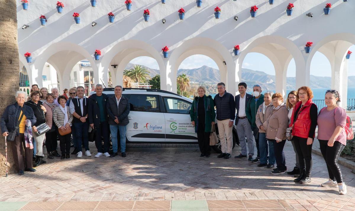 Los pacientes oncológicos de Nerja y Frigiliana disponen de un vehículo de la AECC.
