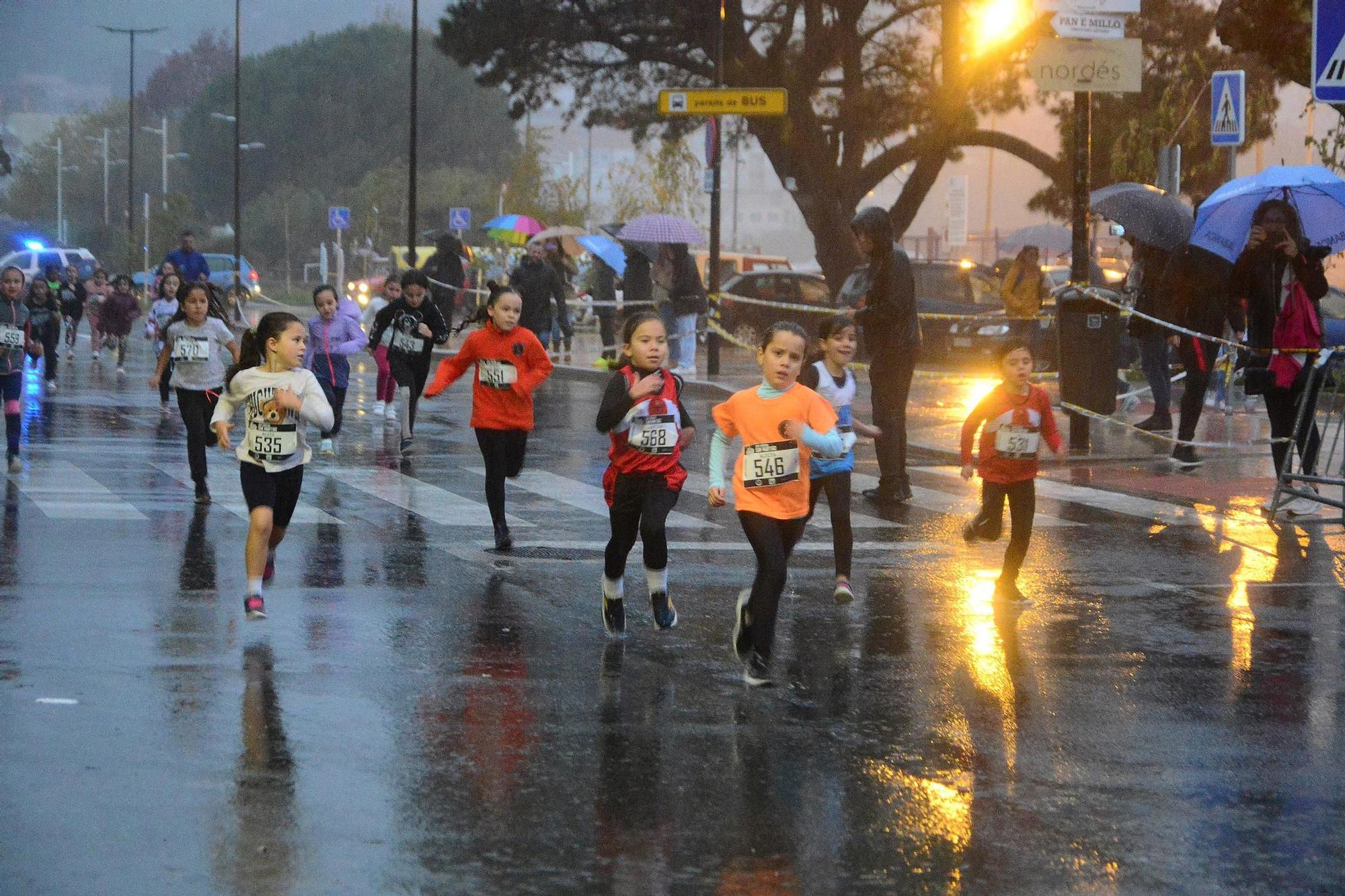 La XXVI Carreira San Martiño de Bueu, contra la lluvia y el viento