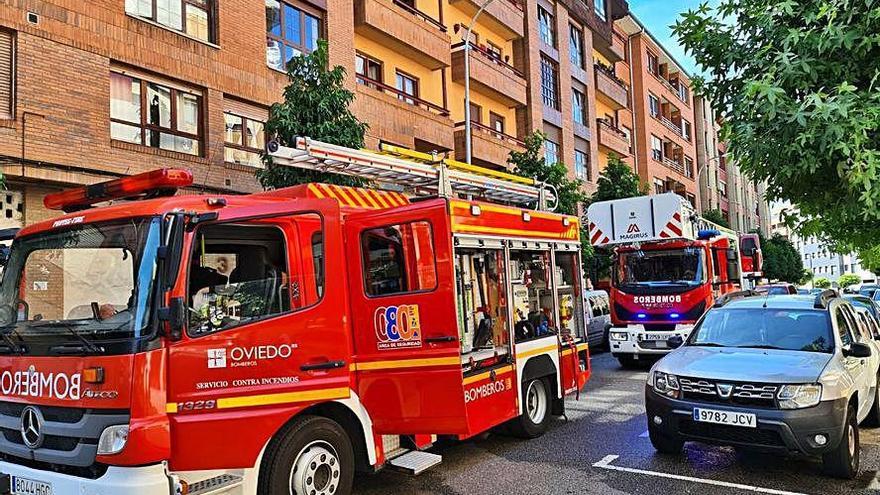 Los bomberos, en el lugar del suceso.