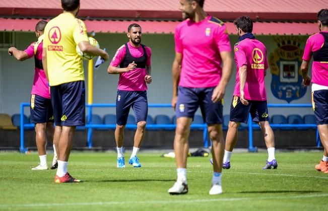 Entrenamiento de la UD LAS PALMAS en Barranco ...