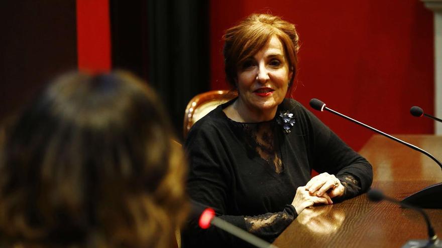 Elvira Lindo: &quot;Siempre tengo la voluntad de ser transparente cuando escribo&quot;