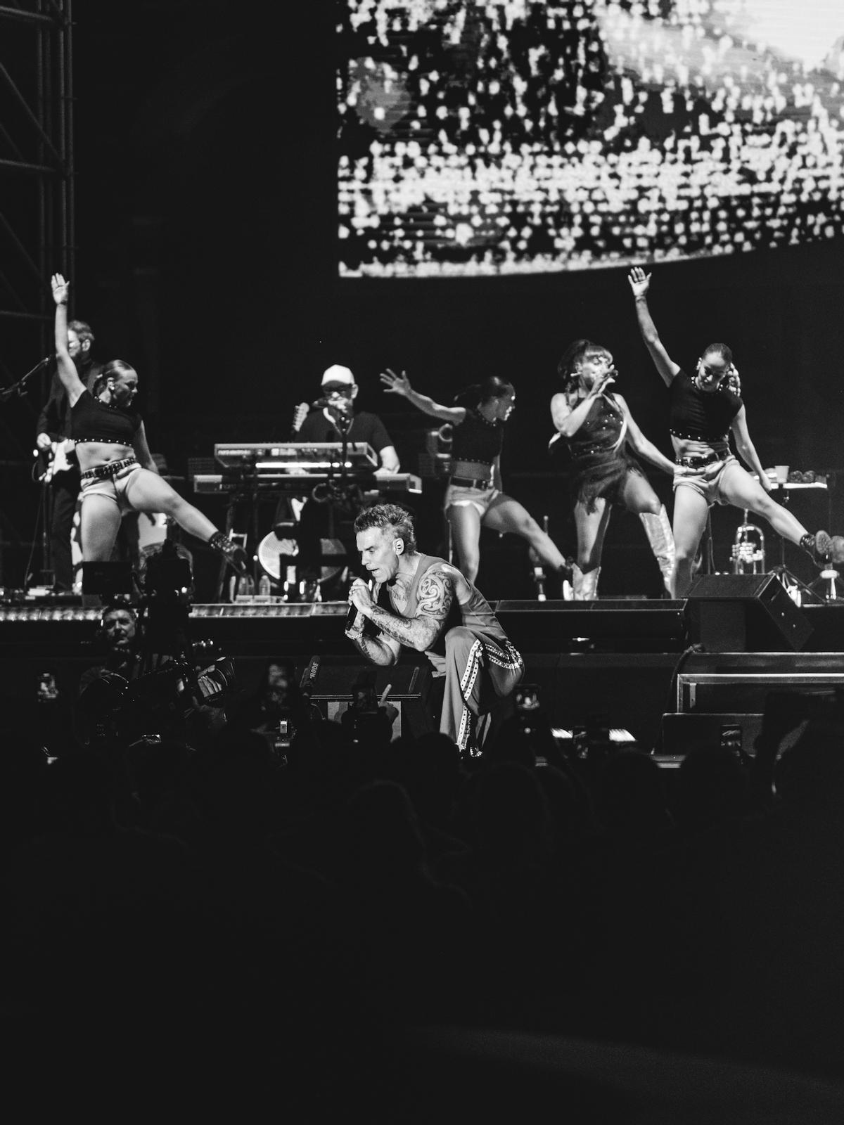 Las mejores imágenes del concierto de Robbie Williams en Icónica Santalucía Sevilla Fest