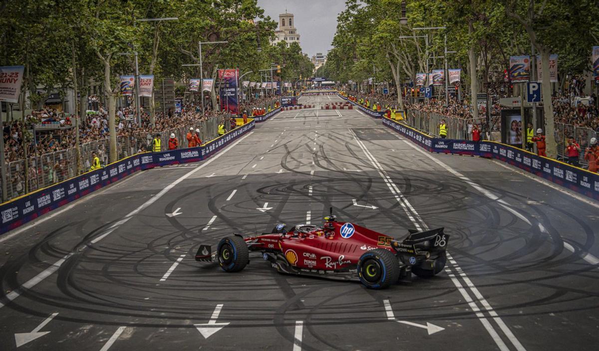 Barcelona s’entusiasma amb la F1 al passeig de Gràcia