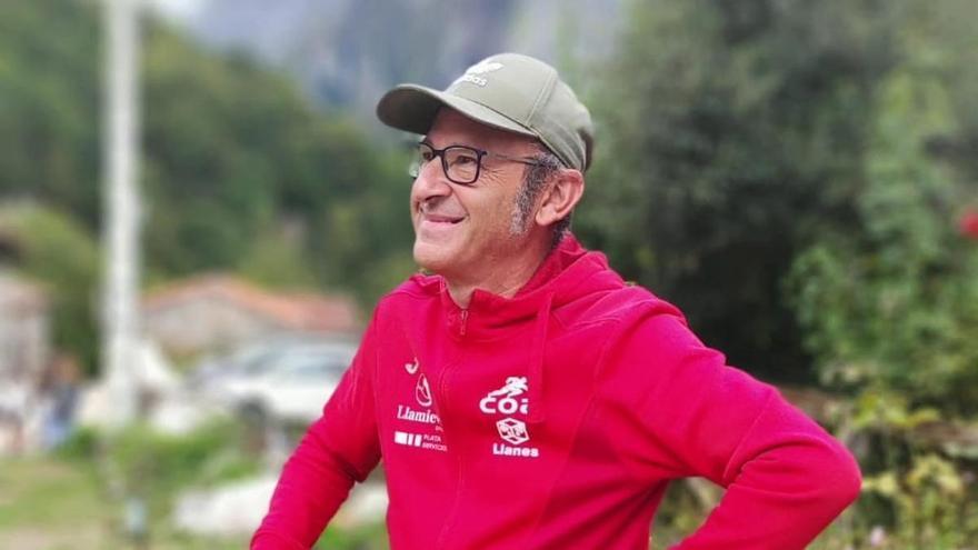 Paco Martínez Soliño, impulsor del Club Oriente Atletismo: &quot;Llevamos doce años esperando por los vestuarios y un gimnasio en la pista de La Corredoria&quot;