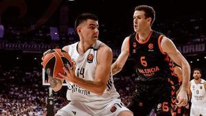 Gaby Deck, en una acción de la primera mitad ante el Valencia Basket