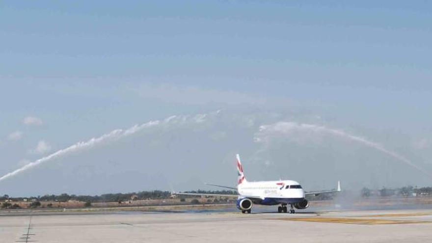 El aeropuerto estrena tres nuevas rutas directas de Alicante a Ucrania y Londres