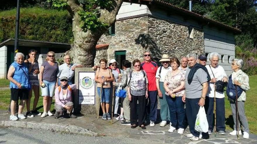 Los mayores, el pasado martes, durante la ruta a Sigüeiro.