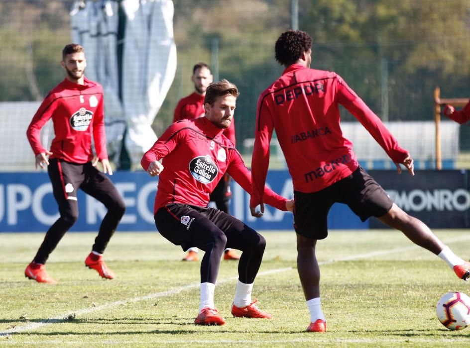 La plantilla se ejercita en Abegondo en la penúltima sesión de trabajo antes del partido del sábado en Pamplona contra Osasuna.