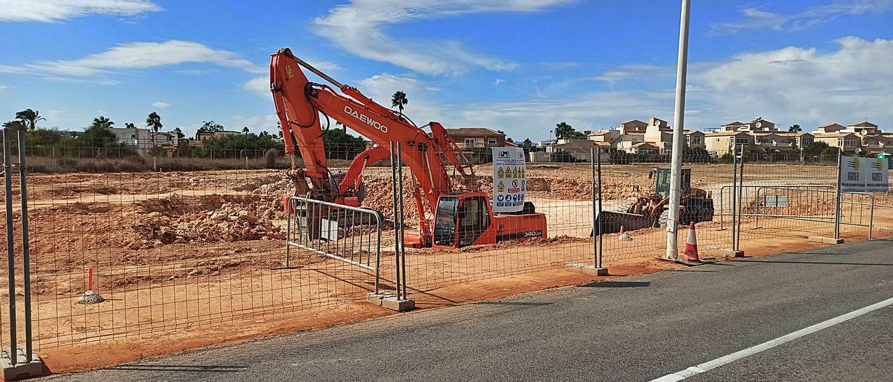 Obra de la balsa de laminación entre Torrealmendros, la vía verde y la calle Urracas. | JOAQUÍN CARRIÓN