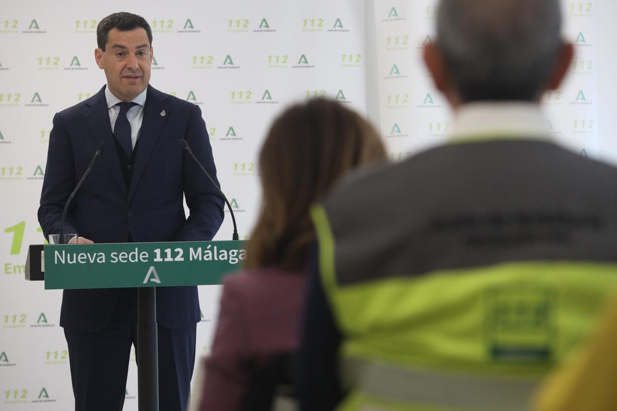 El presidente de la Junta de Andalucía, Juanma Moreno, durante la inauguración de la nueva sede del 112.