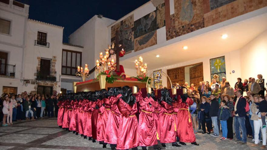 Solemne procesión de las Tres Caídas