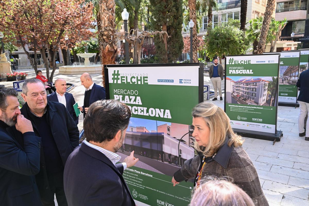 INFORMACIÓN inaugura en la Glorieta la exposición "Proyectando Elche"