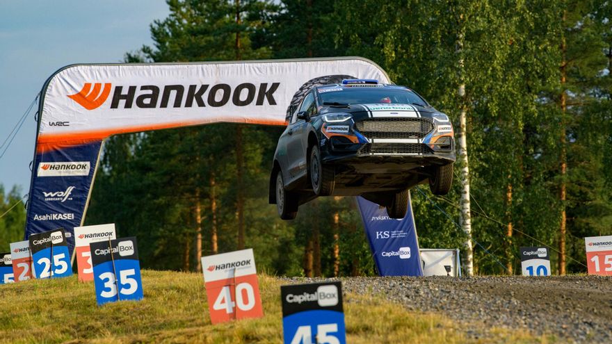 Rogelio Peñate termina en los puntos en el Rally de Finlandia en la categoría de WRC3