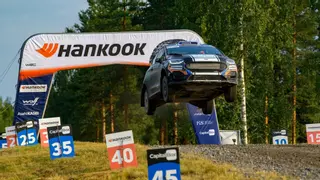 Rogelio Peñate termina en los puntos en el Rally de Finlandia en la categoría de WRC3